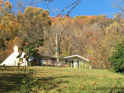 Isolated cottage with good view close to many winery and Brewers.