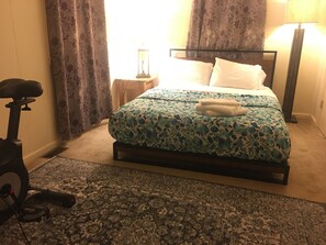 3 bedrooms, desk, iron/ironing board, free WiFi