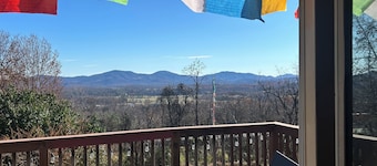 Isolated cottage with good view close to many winery and Brewers.