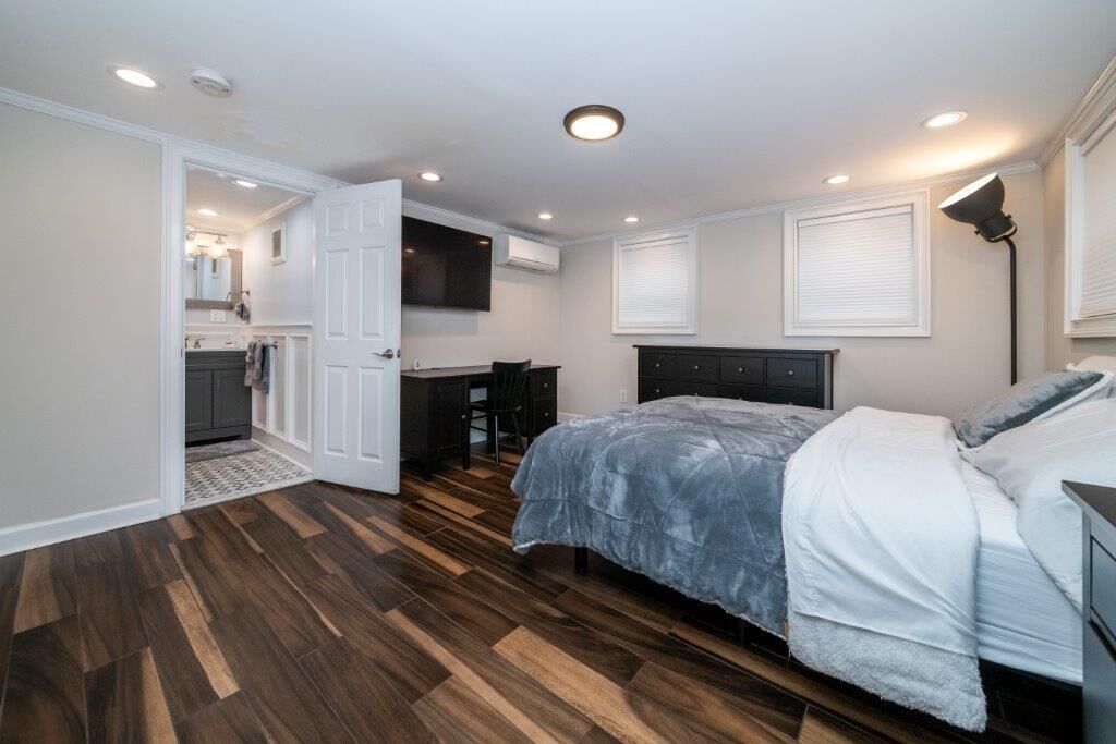 Private Bedroom #1 and Bath 26 Min to NYC!