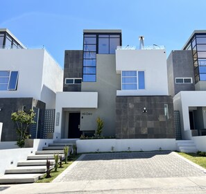 Exterior - 3BR 10 Guest with Pvt. Jacuzzi 2 pools Gated Comm. AC Security 24-7 (Rosarito)
