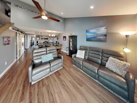 Condo (2 Bedrooms) | Property amenity