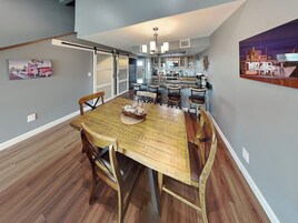 Condo (2 Bedrooms) | Property amenity