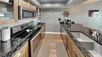 Condo (2 Bedrooms) | Property amenity