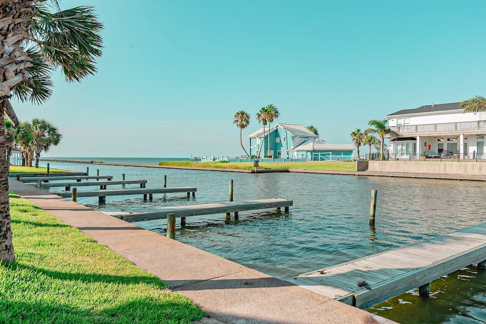 Kontiki Bayfront by Miss Kitty’s - San Jose Island, TX