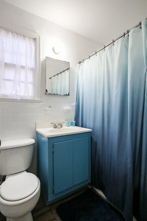 Bathroom - Blue Executive Apt Central Savannah (Savannah)