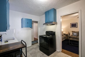 Private kitchen - Blue Executive Apt Central Savannah (Savannah)