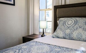 1 bedroom, blackout curtains, free WiFi - Blue Executive Apt Central Savannah (Savannah)