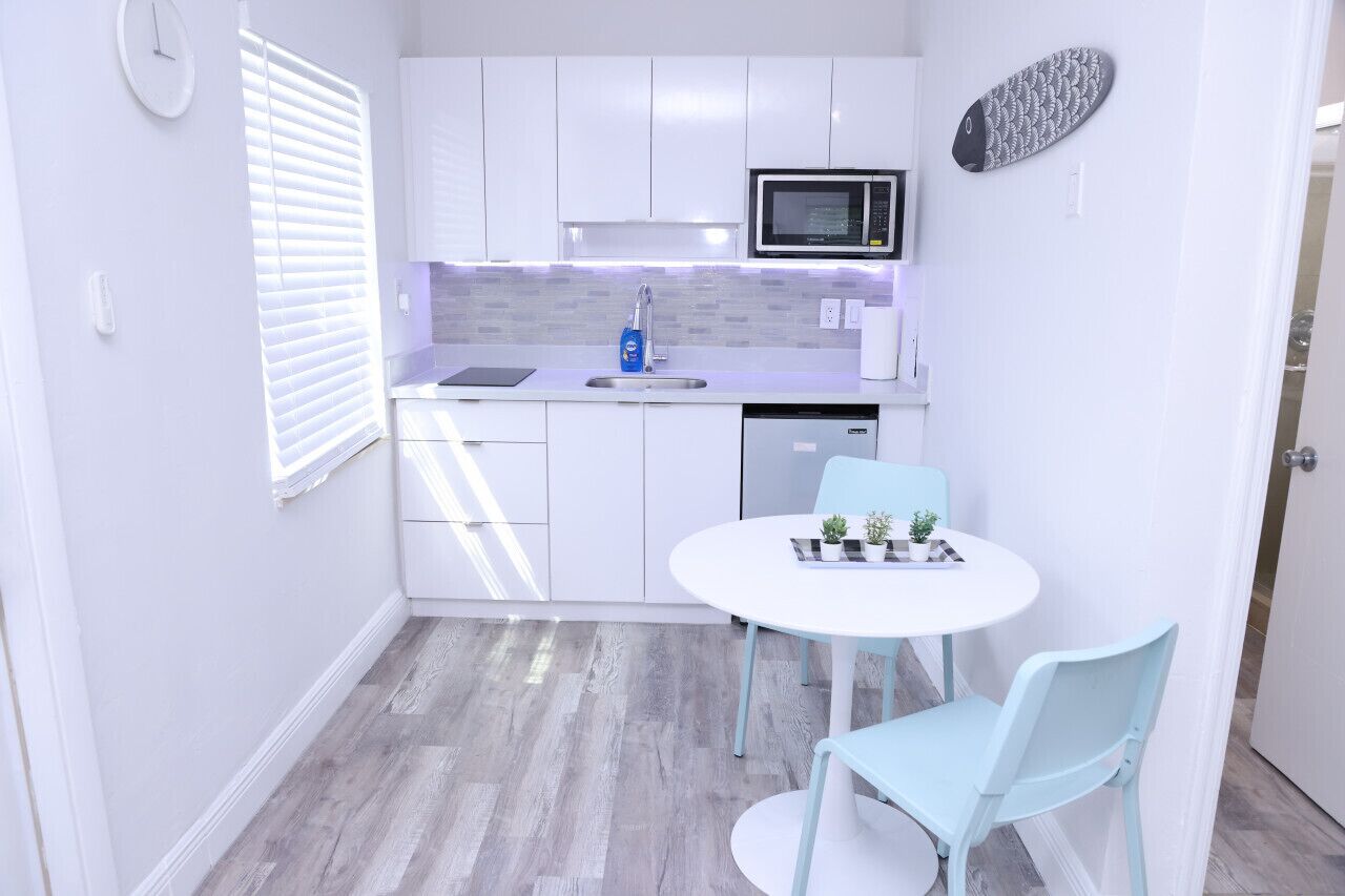 Fridge, microwave, stovetop, coffee/tea maker