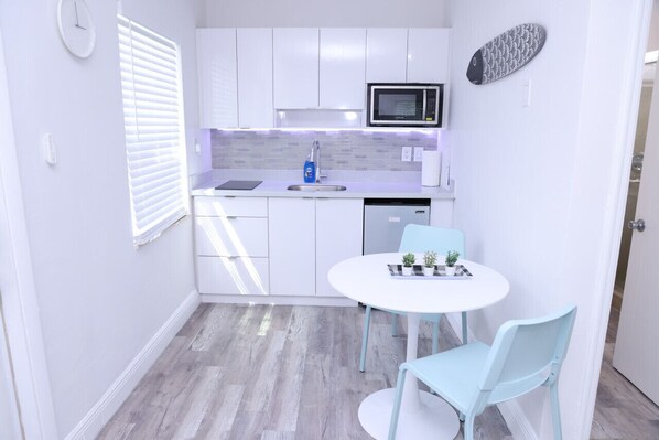 Fridge, microwave, stovetop, coffee/tea maker