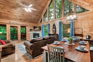 Smart-TV, Kamin, Tischfußball