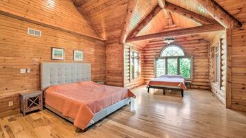 5 Schlafzimmer, Schreibtisch, Bügeleisen/Bügelbrett, Reisekinderbett