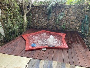 Outdoor spa tub - Maison de Ville Standing, Vue,calme,près Ville (Faaa)