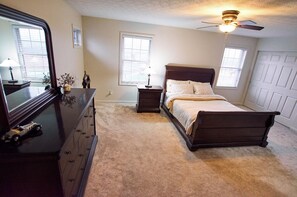 4 Schlafzimmer, Schreibtisch, Bügeleisen/Bügelbrett, kostenloses WLAN