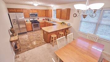 KylskÄp, mikrovÄgsugn, ugn och spishÀll