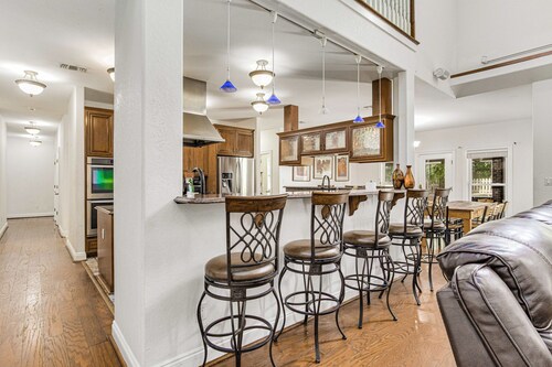 Where Groups Gather to Relax, Restore & Celebrate - Events are welcome. 8400SF