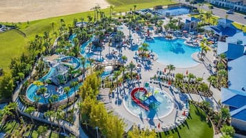 Alberca al aire libre y alberca climatizada