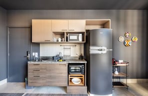 Premium Studio | Private kitchen | Microwave, stovetop, cookware/dishes/utensils
