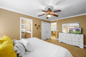 Family House | 3 bedrooms, premium bedding, individually furnished, iron/ironing board - Bradley Bungalow Sleeps 11 Sevierville (Sevierville)