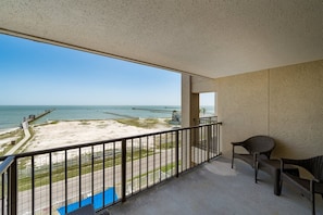 Condo, 1 King Bed with Sofa bed, Patio (BraveWave - No Pets Allowed) | Property grounds