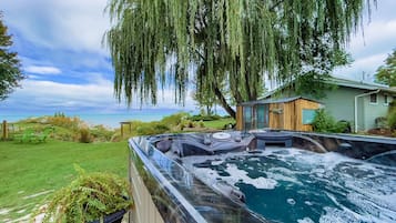 Bain à remous extérieur