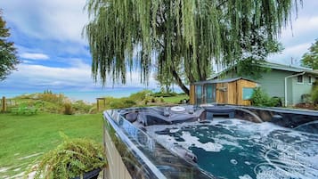 Bain à remous extérieur