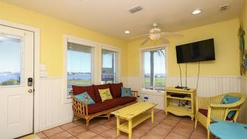 Kondominium, Beberapa Tempat Tidur, patio (#15 - No Pets Allowed) | Area keluarga | Televisi layar datar 40-inci dengan saluran TV kabel dan TV