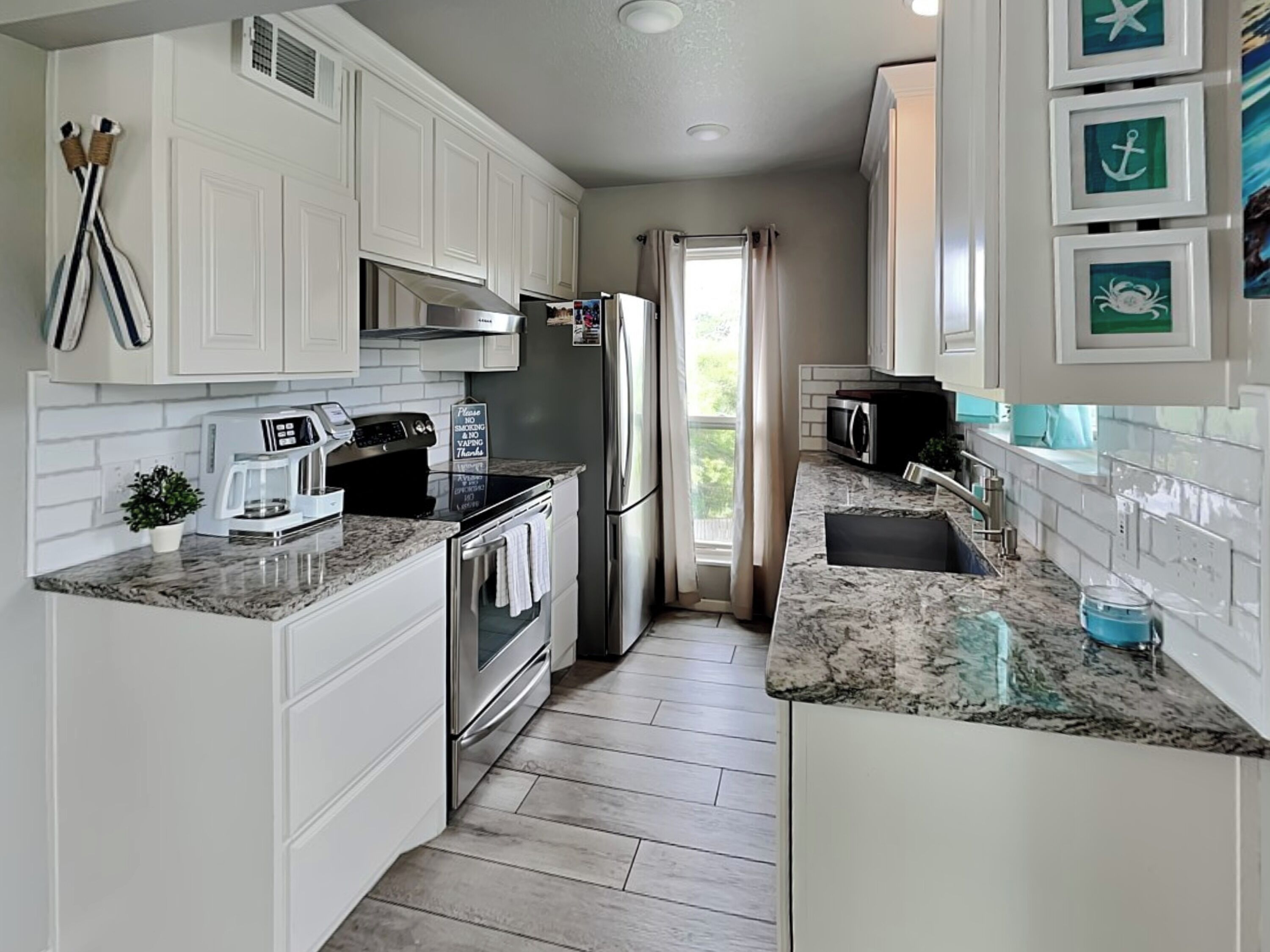 Huoneisto, useita sänkyjä, parveke, näköala lahdelle (#14 - No Pets Allowed) | Yksityinen keittiö | Jääkaappi, mikroaaltouuni, uuni, liesi