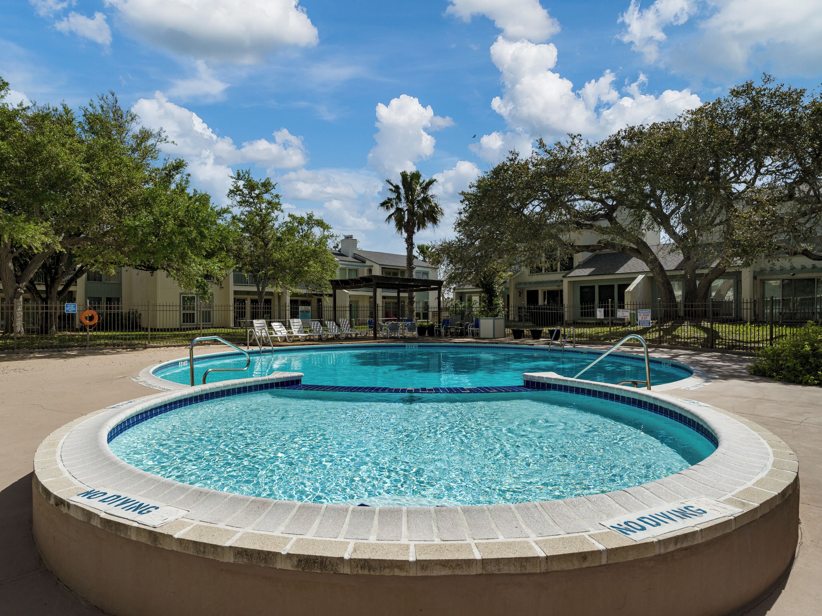 Condo (2 Bedrooms) | Servicio de la propiedad