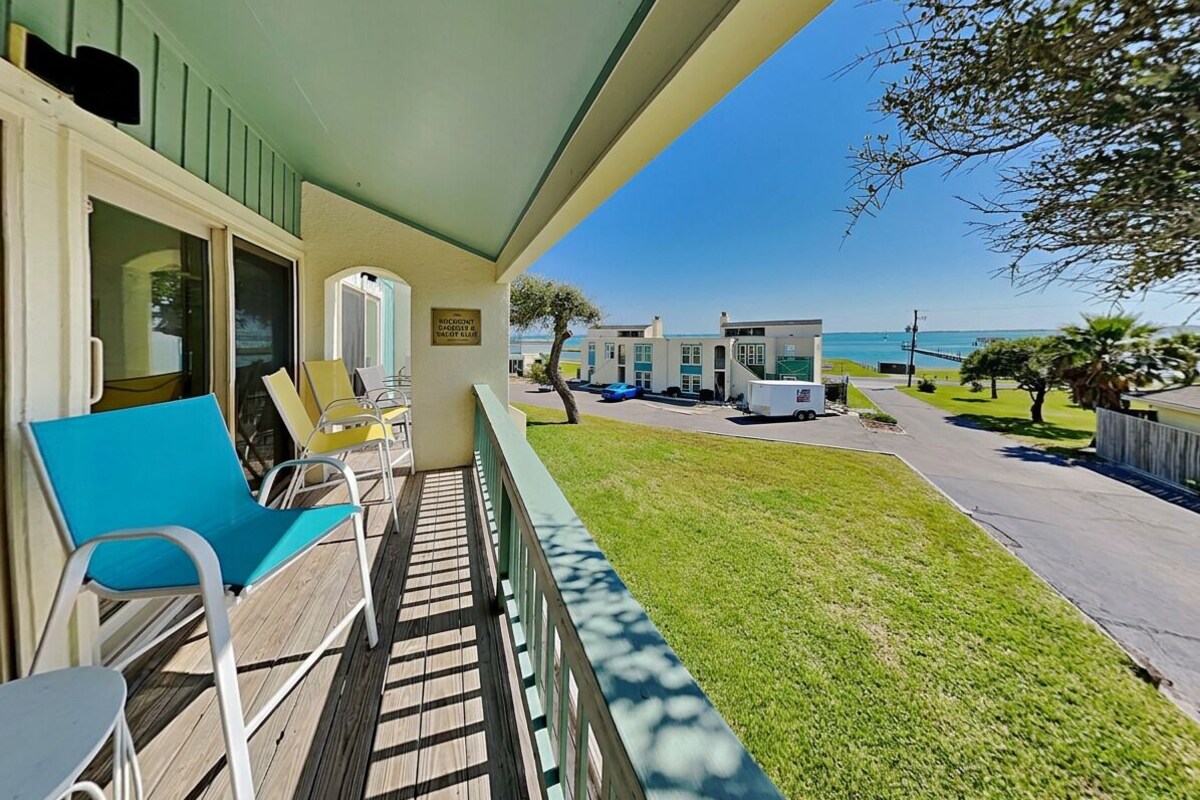 Condo (2 Bedrooms) | Front of property