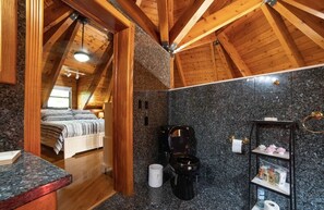 2 habitaciones, escritorio, tabla de planchar con plancha y wifi gratis