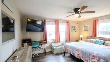5 bedrooms, desk, laptop workspace, WiFi (free)