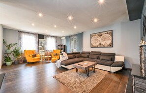 Smart-TV, Kamin, Stereoanlage