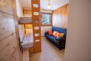 2 bedrooms, WiFi, bed sheets