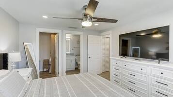 2 slaapkamers, een strijkplank/strijkijzer, reisbedje, wifi