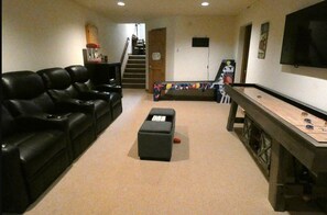 Games room - Rare Ski-In/Ski-Out Townhome! Windham Mountain at your back door! (Windham)