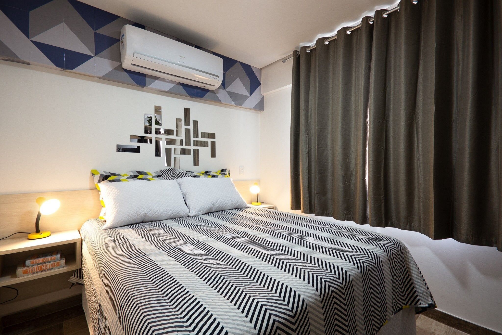 Estudio | Decoración personalizada y espacio para trabajar con laptop 