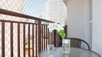 Studio | Outdoor dining