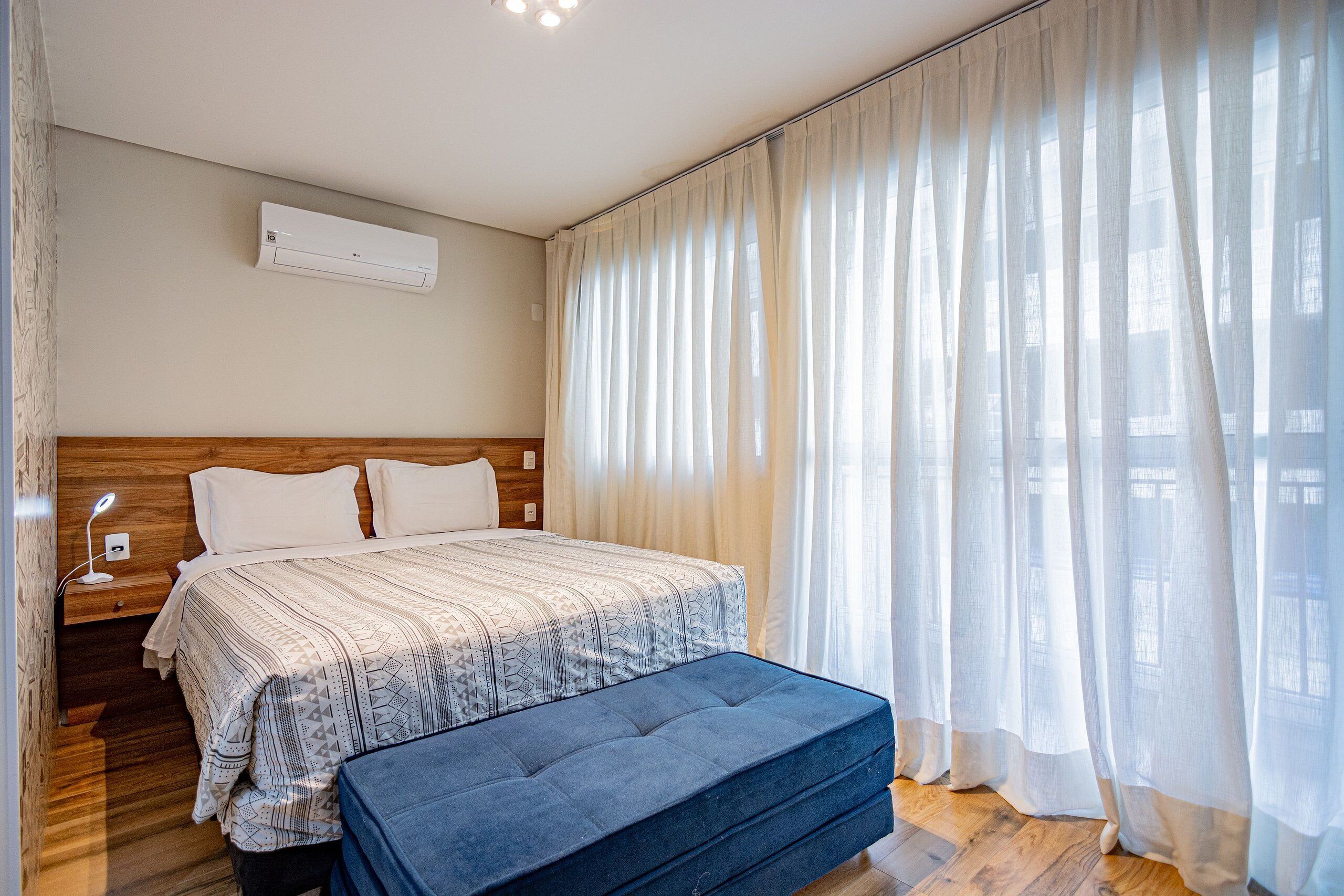 Studio | Individually decorated, laptop workspace, blackout drapes, free WiFi