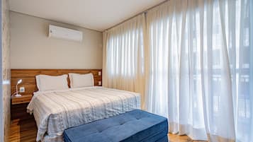 Studio | Individually decorated, laptop workspace, blackout drapes, free WiFi