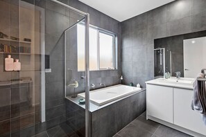 Combined shower/tub, hair dryer, soap, shampoo