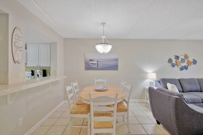 Dining - St Augustine Beach Condo just steps from the beach! (St. Augustine)