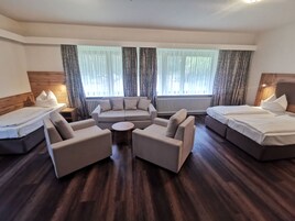 Comfort Quadruple Room | Hypo-allergenic bedding, desk, laptop workspace, free WiFi