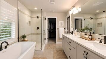 Combined shower/bathtub, hair dryer, towels, soap