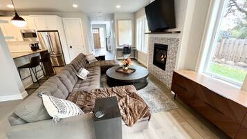 Älytelevisio, tietokoneen näyttö, tulostin