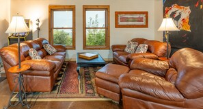 Fireplace, video games, DVD player, ping pong - Secluded Peak: Sleeps 10, Full Privacy, Mt LeConte (Sevierville)