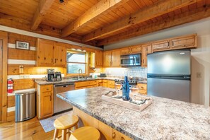 冰箱、微波炉、烤箱、炉灶