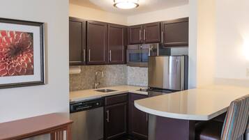 Fridge, microwave, stovetop, dishwasher
