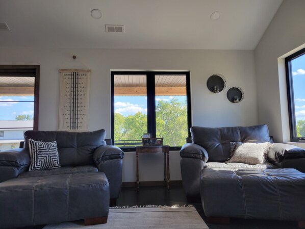 Smart TV y futbolito 