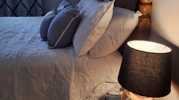 2 slaapkamers, een strijkplank/strijkijzer, gratis wifi, beddengoed
